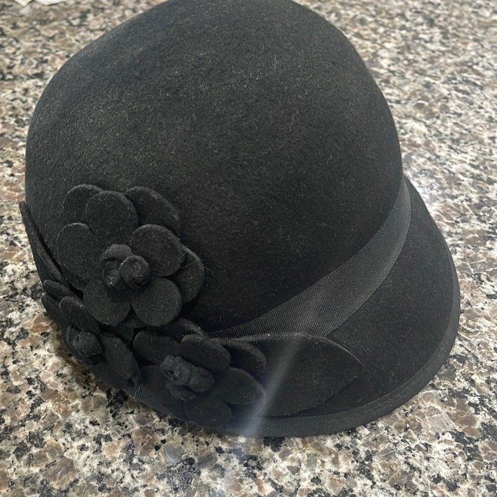 Black cloche hat excellent condition
